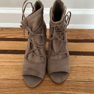 GILI - open toe bootie - beige suede - 6.5 - never worn